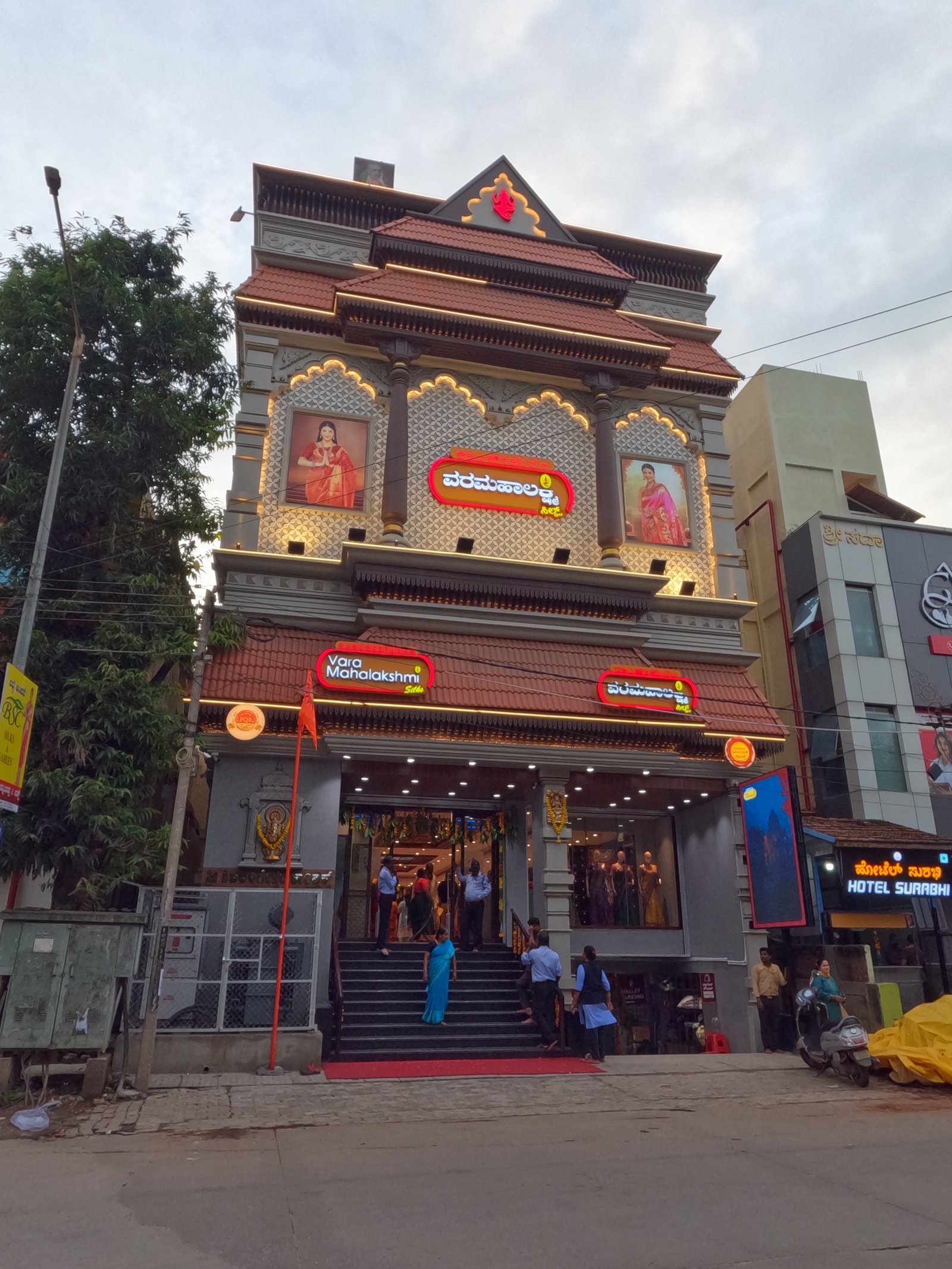Kancheepuram Varamahalakshmi Silks, MCC B Block, Davanagere